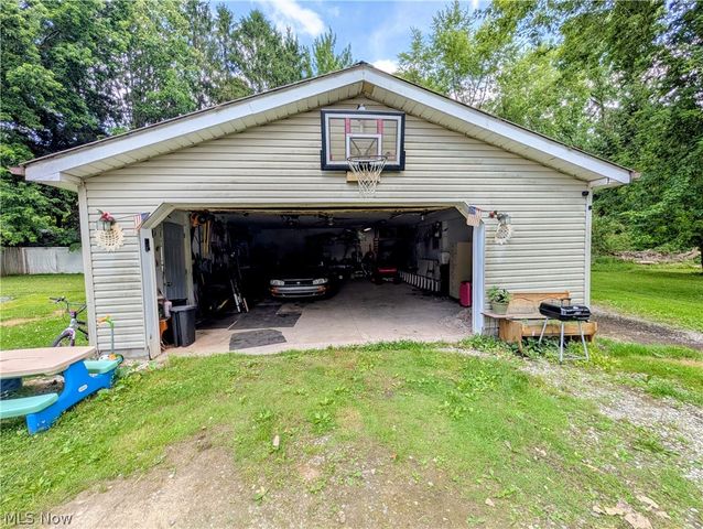 7300 Cliff Drive, Ravenna, OH 44266