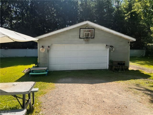 7300 Cliff Drive, Ravenna, OH 44266