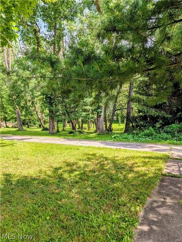 7300 Cliff Drive, Ravenna, OH 44266