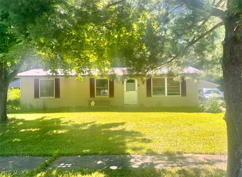 7300 Cliff Drive, Ravenna, OH 44266