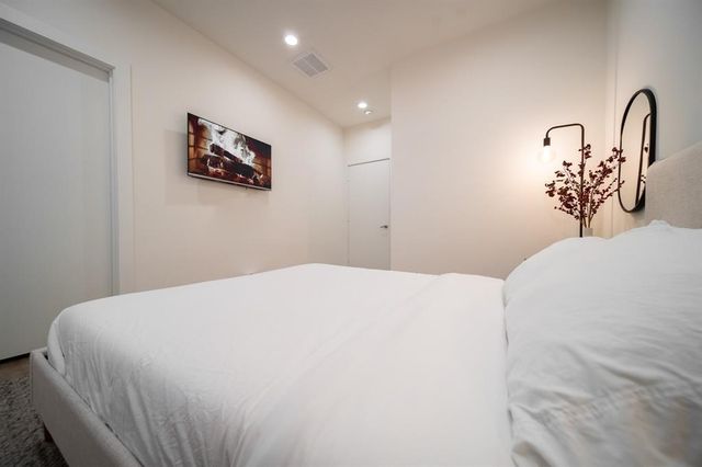 2212 Francis Street, Houston, TX 77004