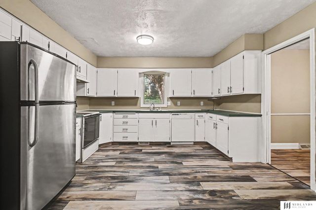 1324 Holling Drive, Omaha, NE 68144