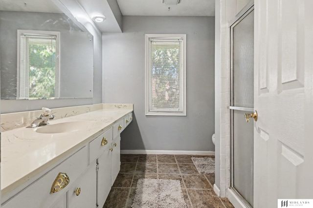 1324 Holling Drive, Omaha, NE 68144