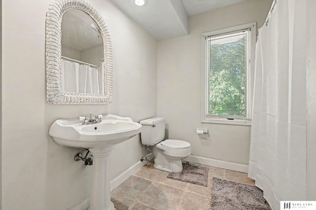1324 Holling Drive, Omaha, NE 68144