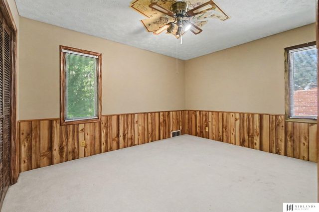 1324 Holling Drive, Omaha, NE 68144