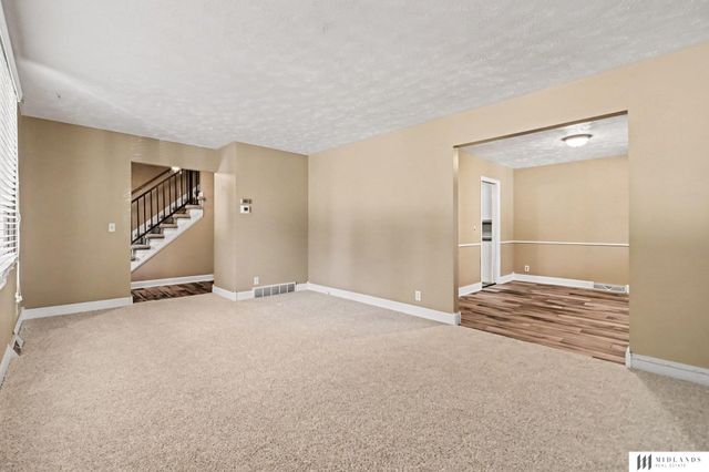 1324 Holling Drive, Omaha, NE 68144