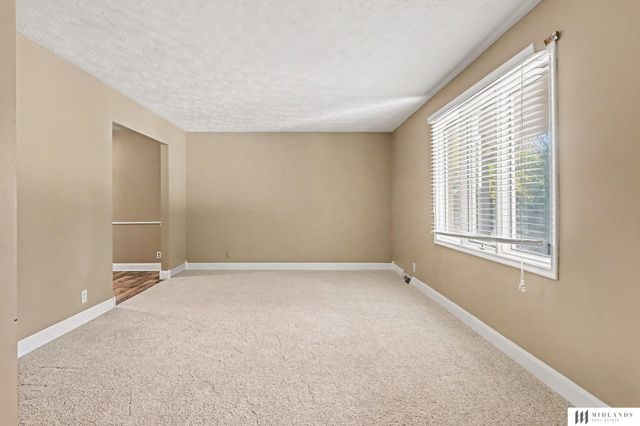 1324 Holling Drive, Omaha, NE 68144