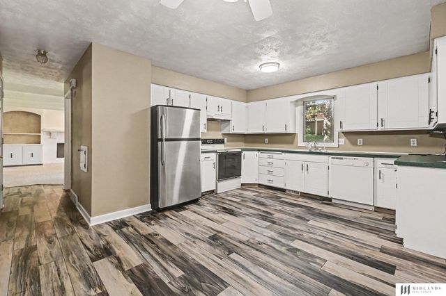 1324 Holling Drive, Omaha, NE 68144