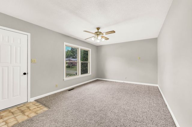 3104 Spring Creek Ct, Clarksville, TN 37040