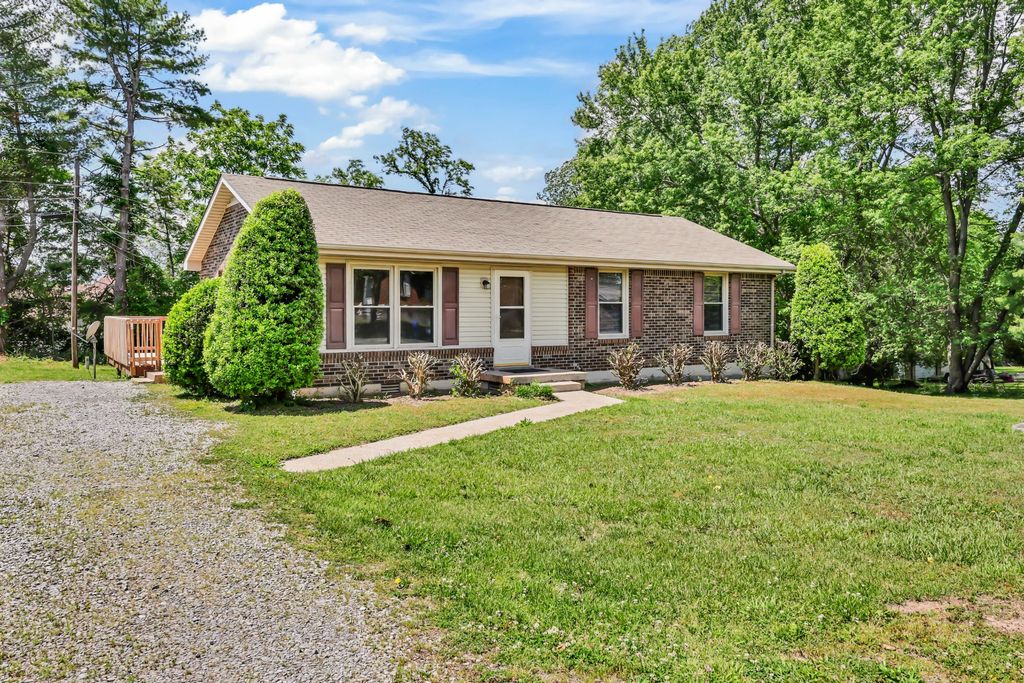 3104 Spring Creek Ct, Clarksville, TN 37040