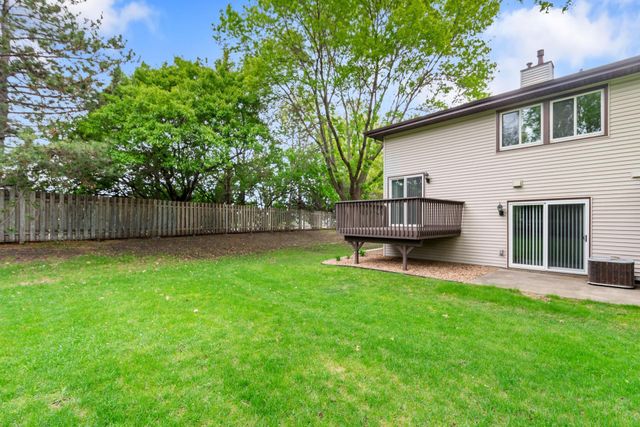8773 Maplebrook Parkway N, Brooklyn Park, MN 55445