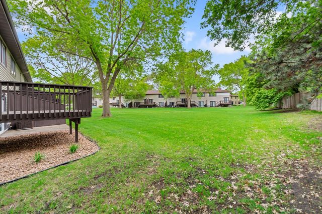8773 Maplebrook Parkway N, Brooklyn Park, MN 55445