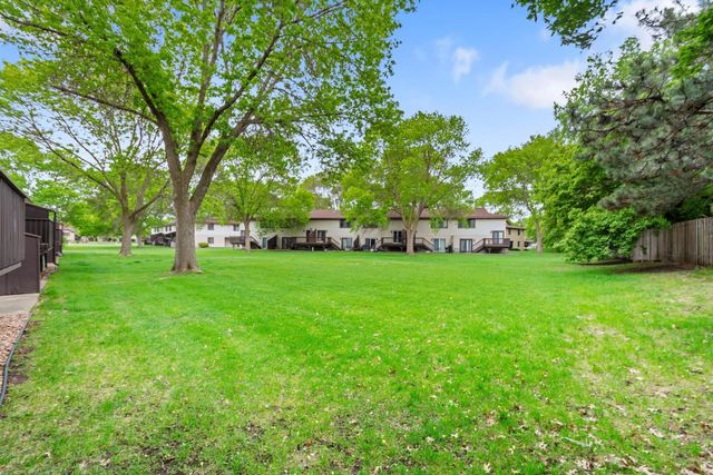 8773 Maplebrook Parkway N, Brooklyn Park, MN 55445