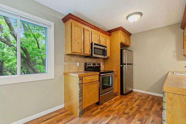 8773 Maplebrook Parkway N, Brooklyn Park, MN 55445