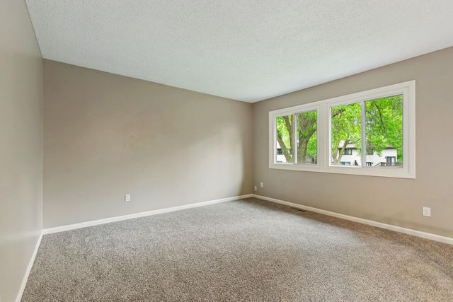 8773 Maplebrook Parkway N, Brooklyn Park, MN 55445