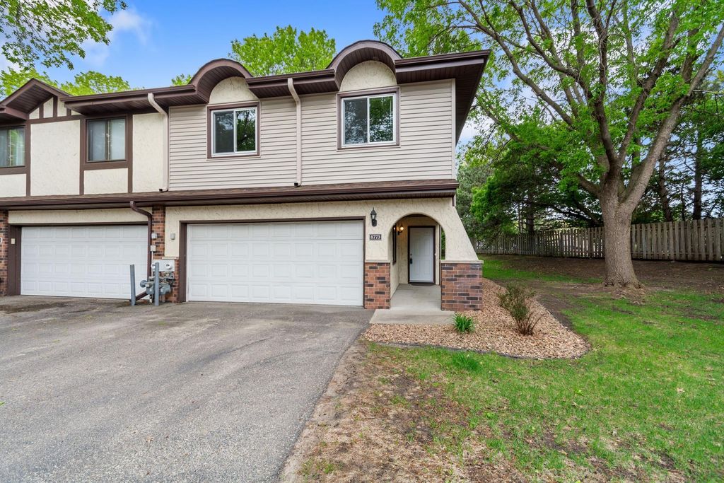 8773 Maplebrook Parkway N, Brooklyn Park, MN 55445