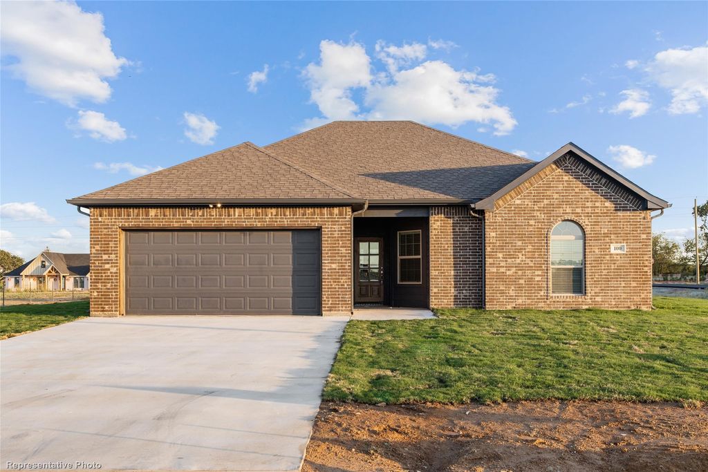 2110 Briarwood Drive, Bridgeport, TX 76426