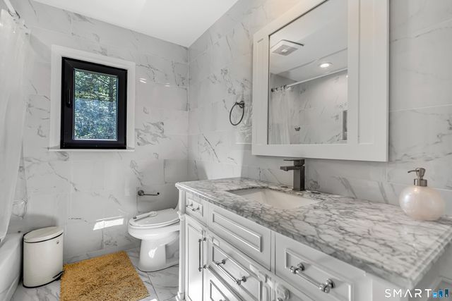 68 Parry Road, Stamford, CT 06907