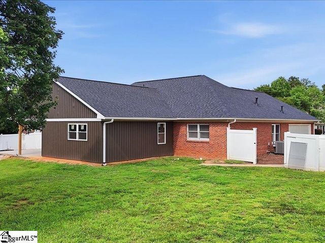 233 Summerfield Road, Moore, SC 29369