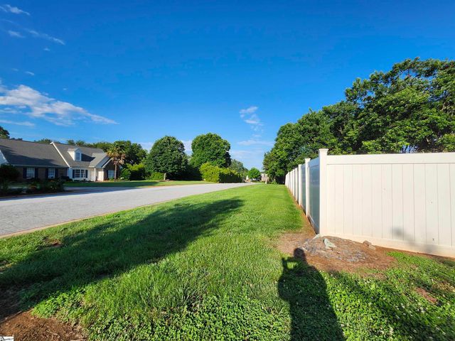 233 Summerfield Road, Moore, SC 29369