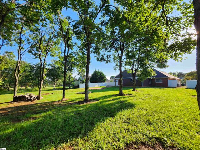 233 Summerfield Road, Moore, SC 29369