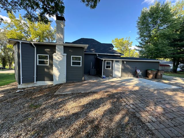 1521 Indiana Avenue, Columbus, IN 47201