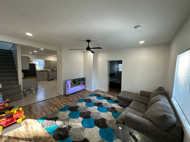 1521 Indiana Avenue, Columbus, IN 47201