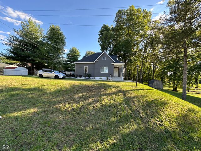 1521 Indiana Avenue, Columbus, IN 47201