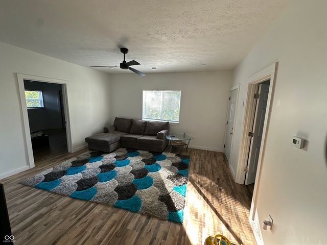 1521 Indiana Avenue, Columbus, IN 47201