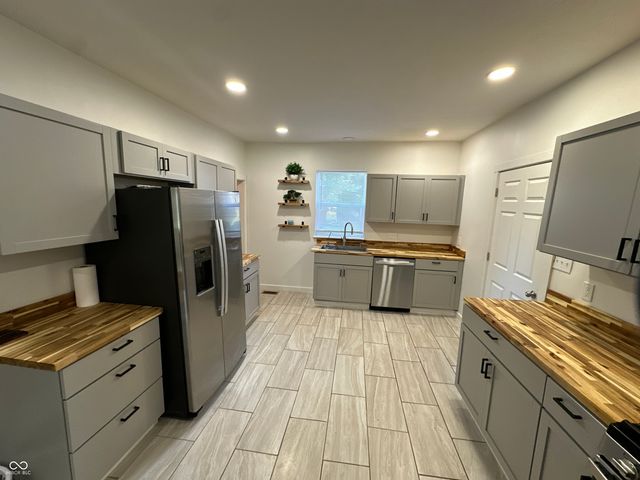 1521 Indiana Avenue, Columbus, IN 47201