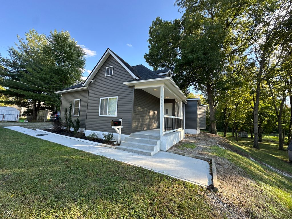 1521 Indiana Avenue, Columbus, IN 47201