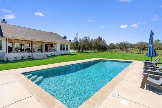 835 Sunny Slope RD, Liberty Hill, TX 78642