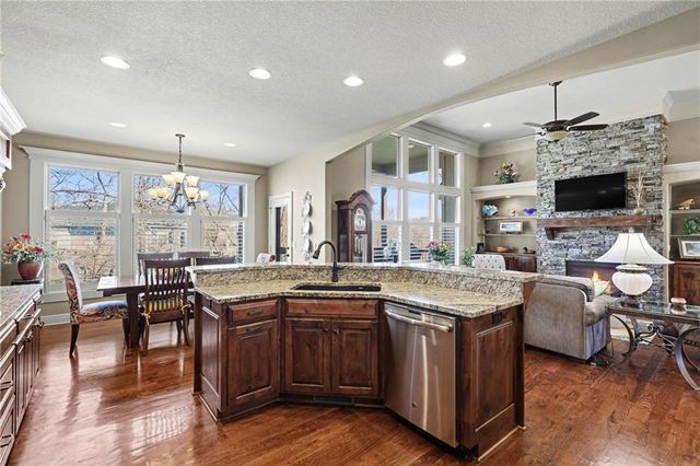 10514 NW 79th Place, Weatherby Lake, MO 64152