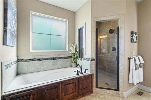 10514 NW 79th Place, Weatherby Lake, MO 64152