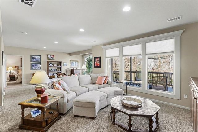 10514 NW 79th Place, Weatherby Lake, MO 64152