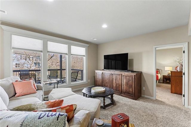 10514 NW 79th Place, Weatherby Lake, MO 64152