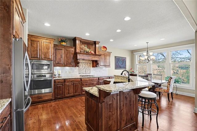 10514 NW 79th Place, Weatherby Lake, MO 64152