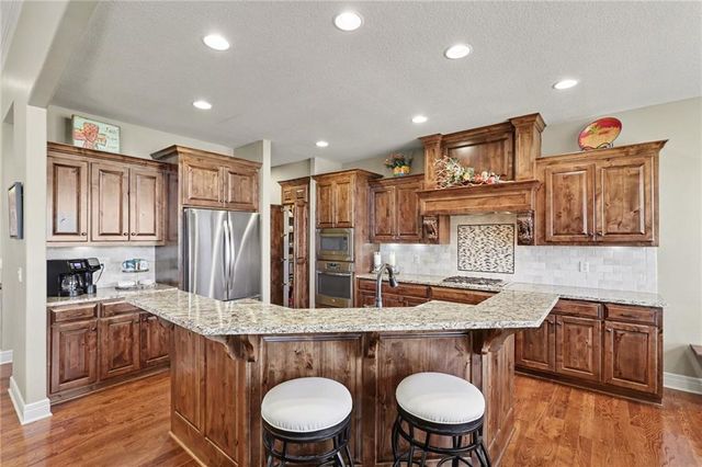 10514 NW 79th Place, Weatherby Lake, MO 64152