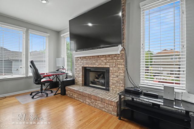 1410 Grand Pointe Boulevard, West Dundee, IL 60118