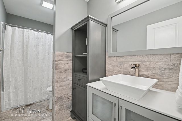 1410 Grand Pointe Boulevard, West Dundee, IL 60118