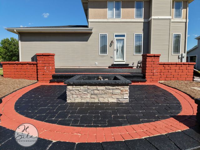 1410 Grand Pointe Boulevard, West Dundee, IL 60118