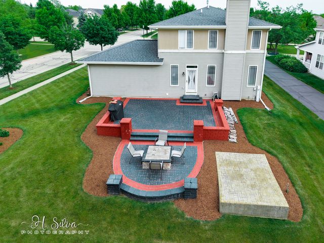 1410 Grand Pointe Boulevard, West Dundee, IL 60118
