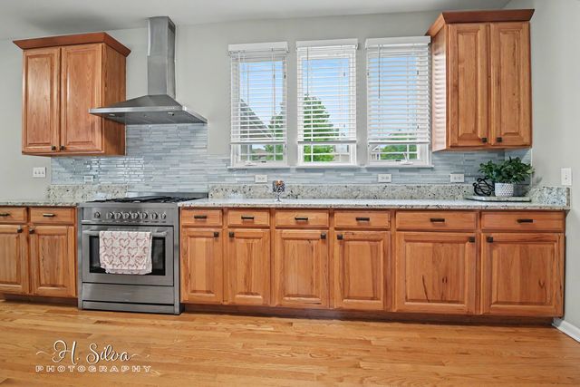 1410 Grand Pointe Boulevard, West Dundee, IL 60118