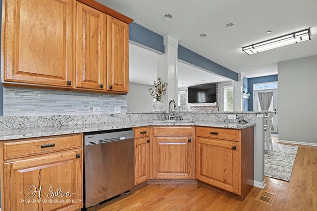 1410 Grand Pointe Boulevard, West Dundee, IL 60118