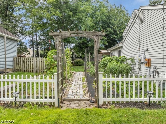 10 Metedeconk Rd, Howell Twp., NJ 07731