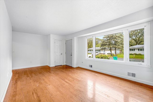5230 Oconnell Drive, Mounds View, MN 55112