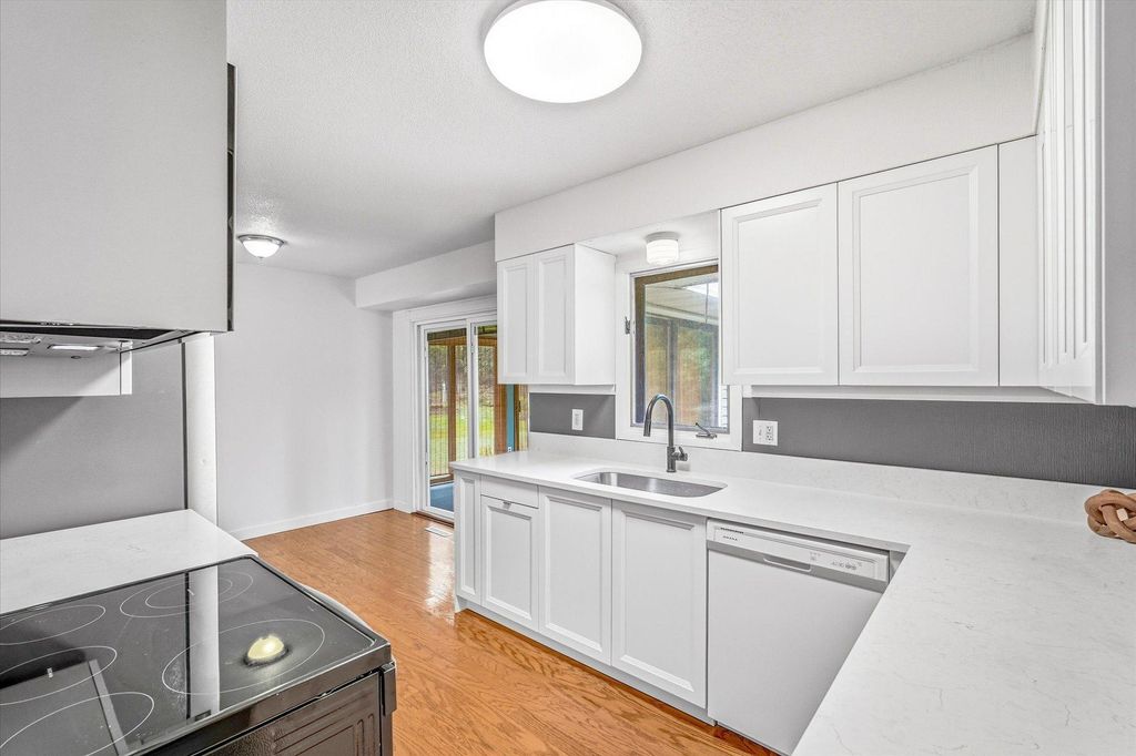 5230 Oconnell Drive, Mounds View, MN 55112 — photo 2
