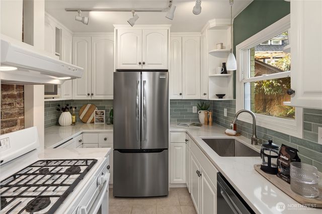 2459 24th Avenue E, Seattle, WA 98112