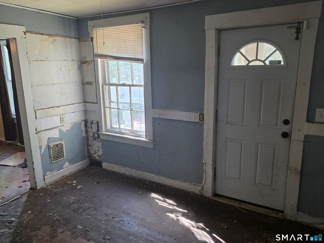 84 Nottingham Terrace, Waterbury, CT 06704