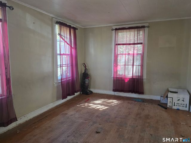 84 Nottingham Terrace, Waterbury, CT 06704